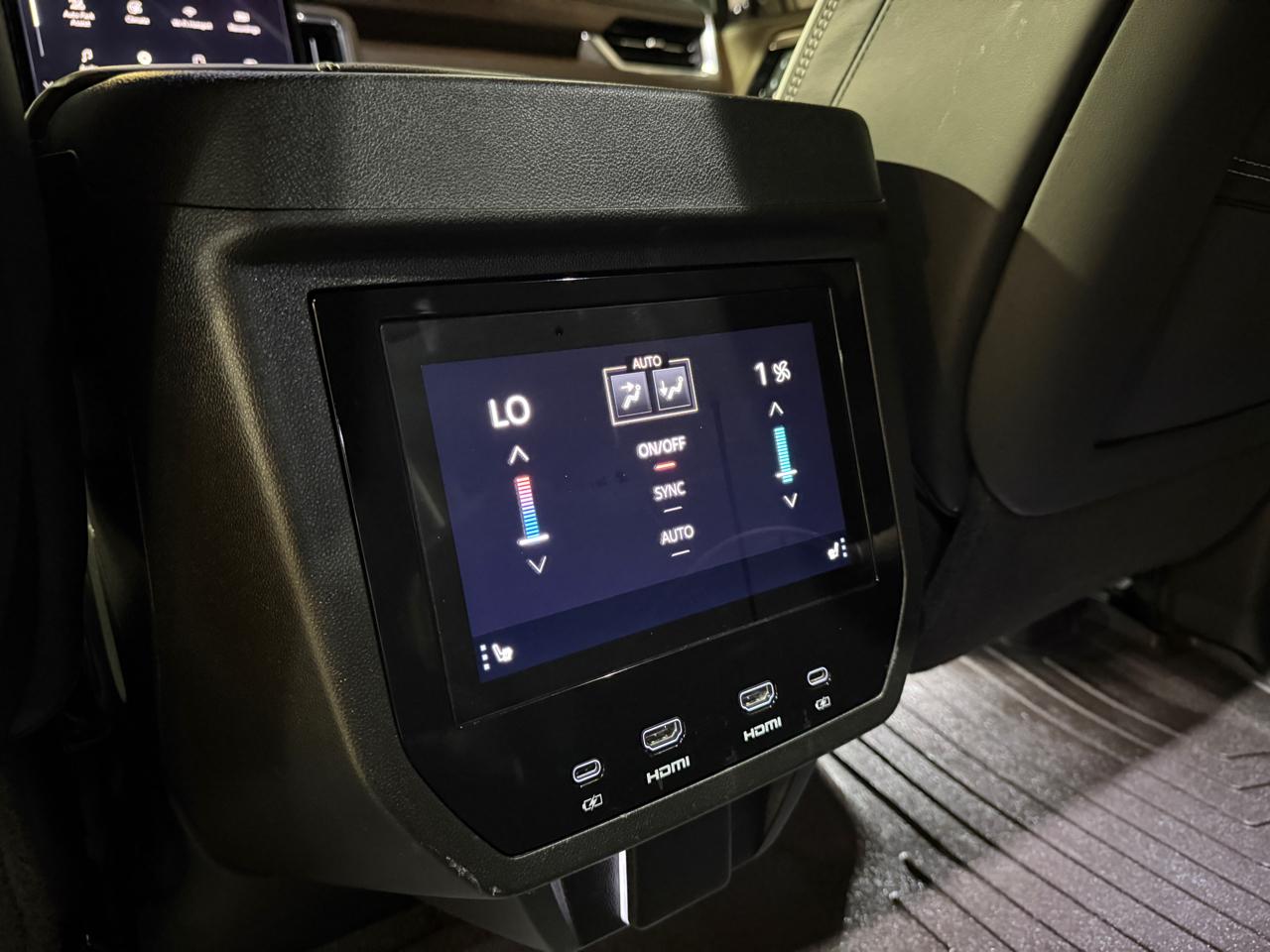 GMC Yukon Denali Ultimate 4WD 2025