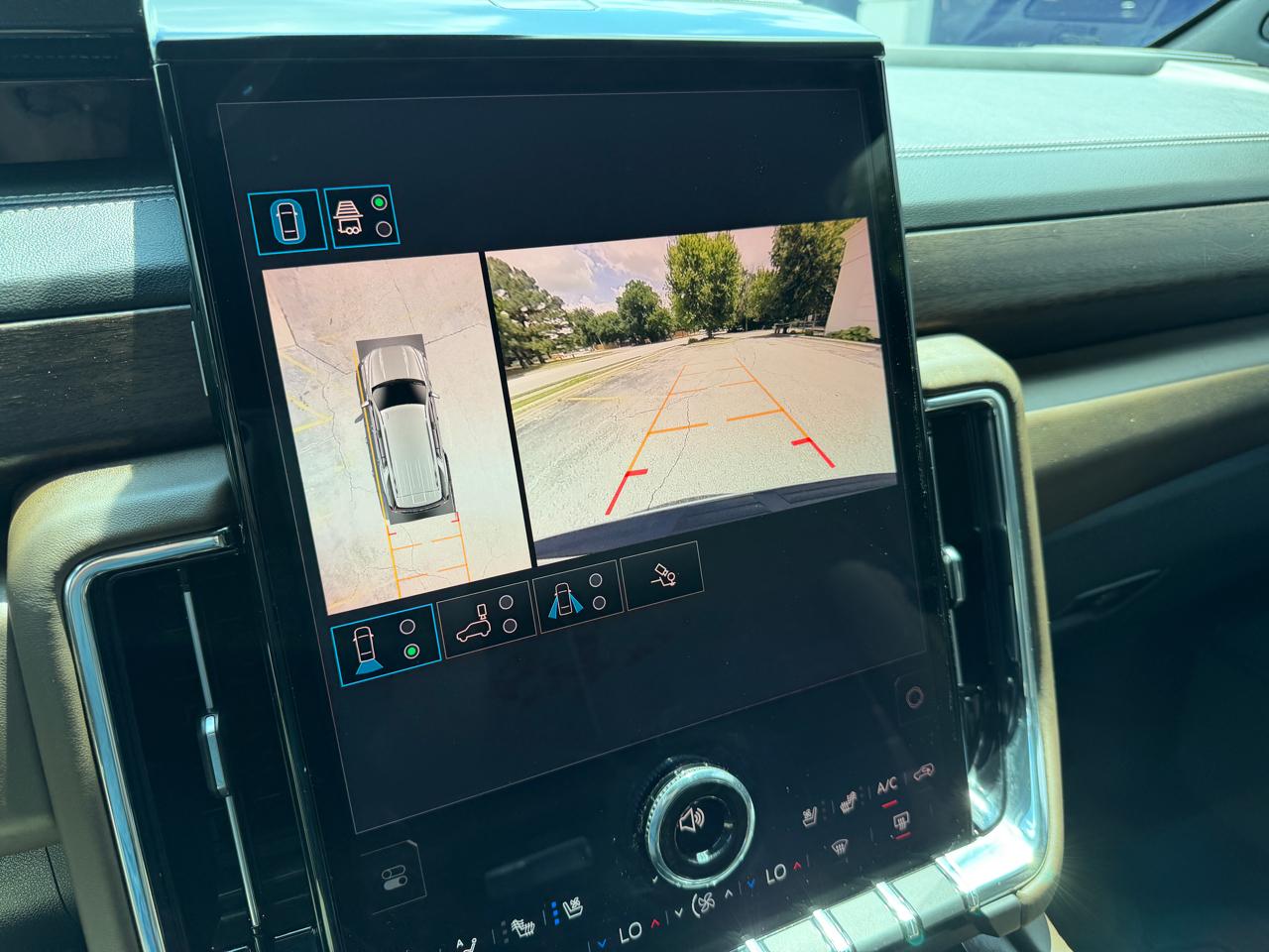 GMC Yukon Denali Ultimate 4WD 2025
