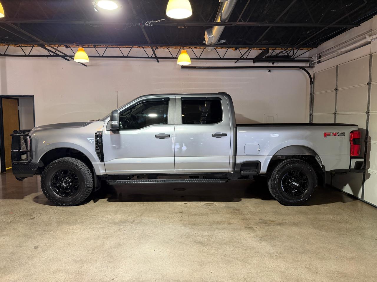 Ford F-250 SD XL Crew Cab 4WD 2024