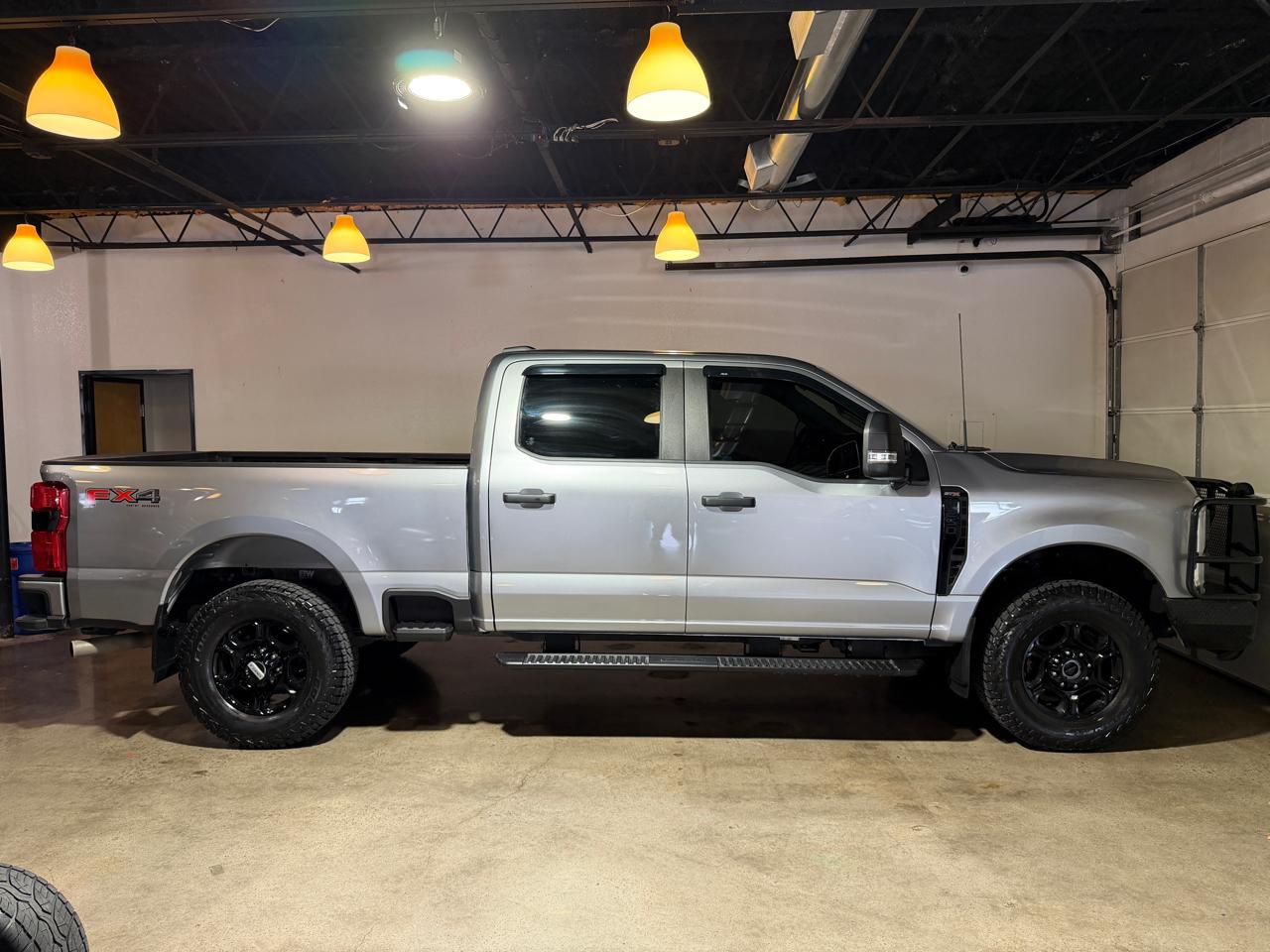 Ford F-250 SD XL Crew Cab 4WD 2024