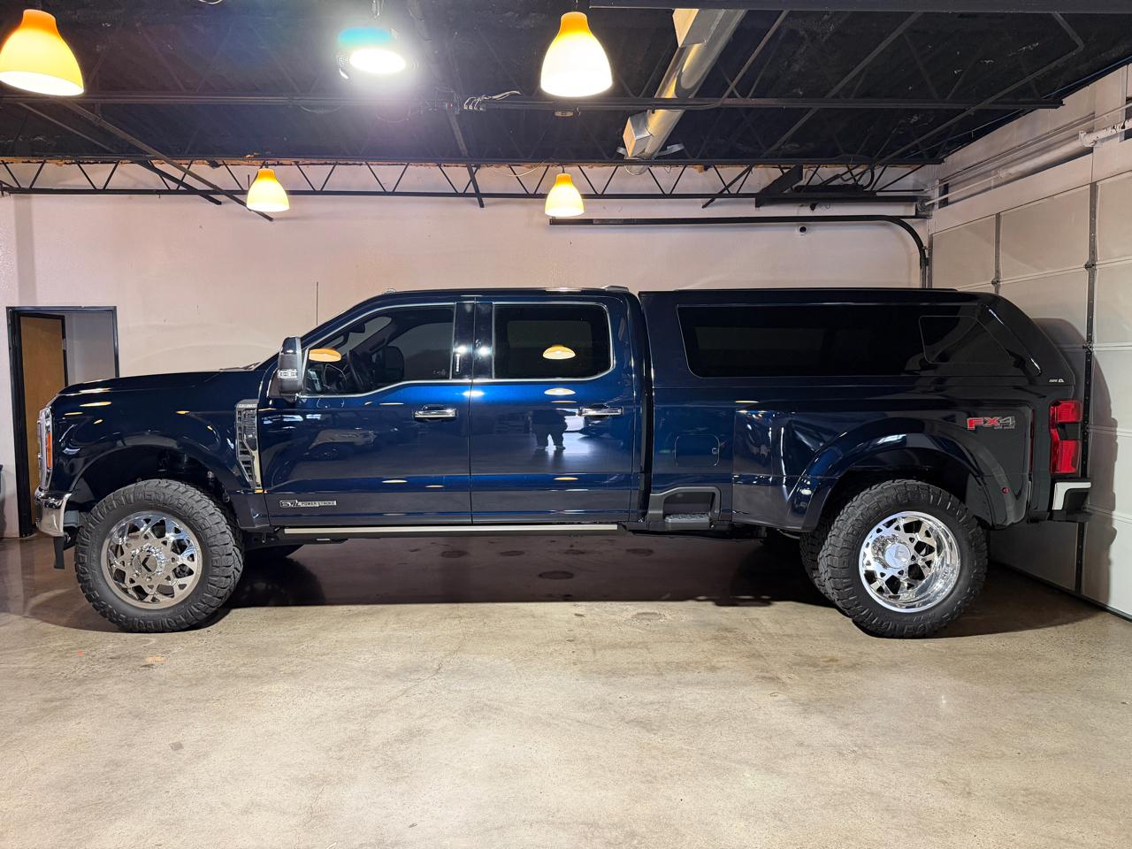 Ford F-350 SD King Ranch Crew Cab Long Bed DRW 4WD 2023