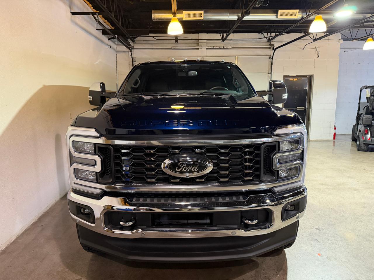 Ford F-350 SD King Ranch Crew Cab Long Bed DRW 4WD 2023