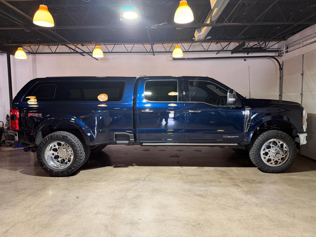 Ford F-350 SD King Ranch Crew Cab Long Bed DRW 4WD 2023