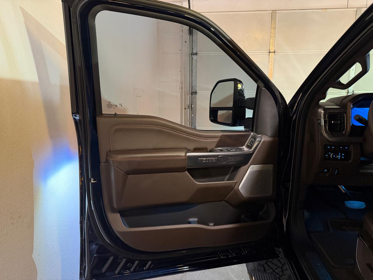Ford F-350 SD King Ranch Crew Cab Long Bed DRW 4WD 2023