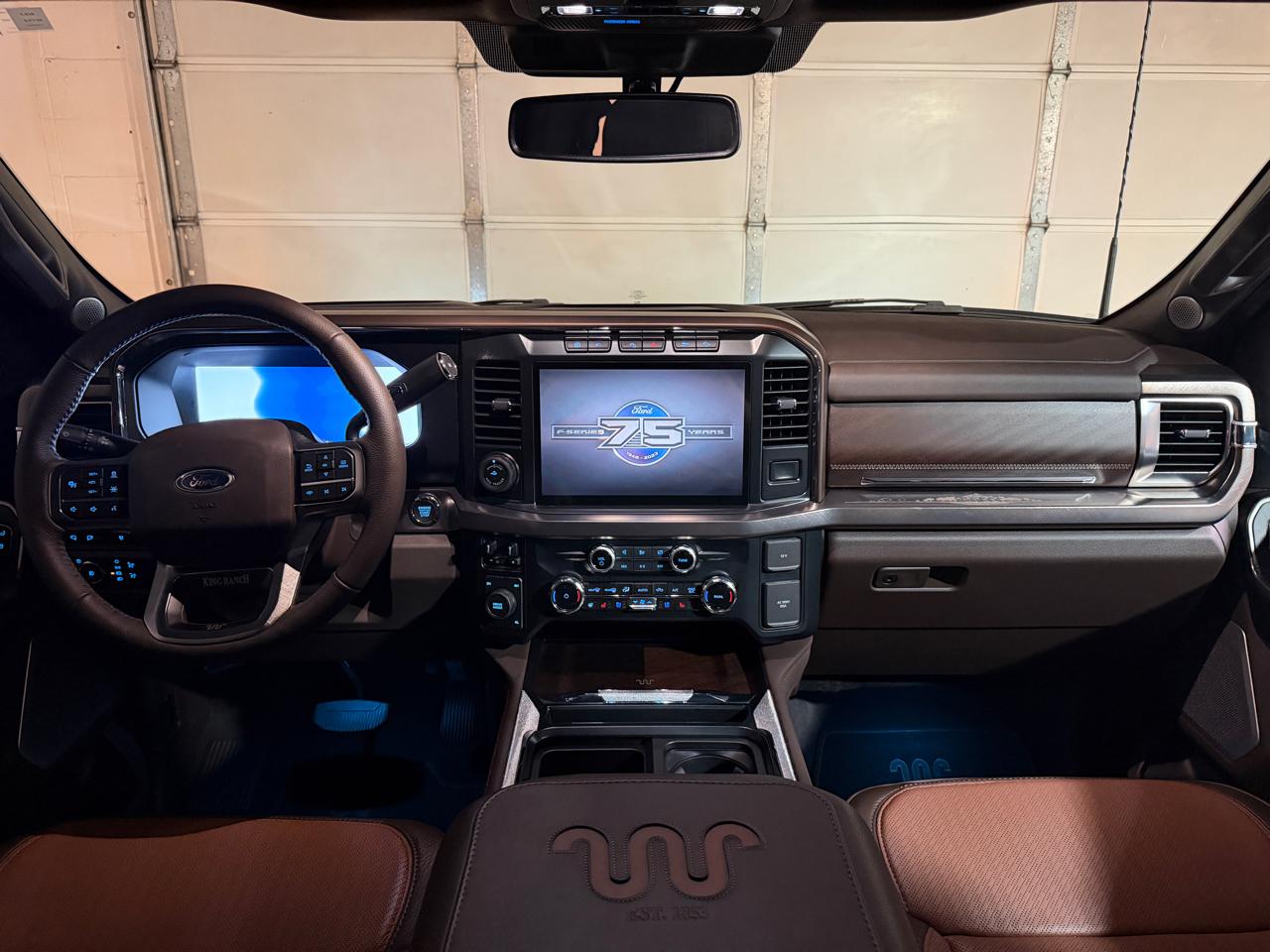 Ford F-350 SD King Ranch Crew Cab Long Bed DRW 4WD 2023