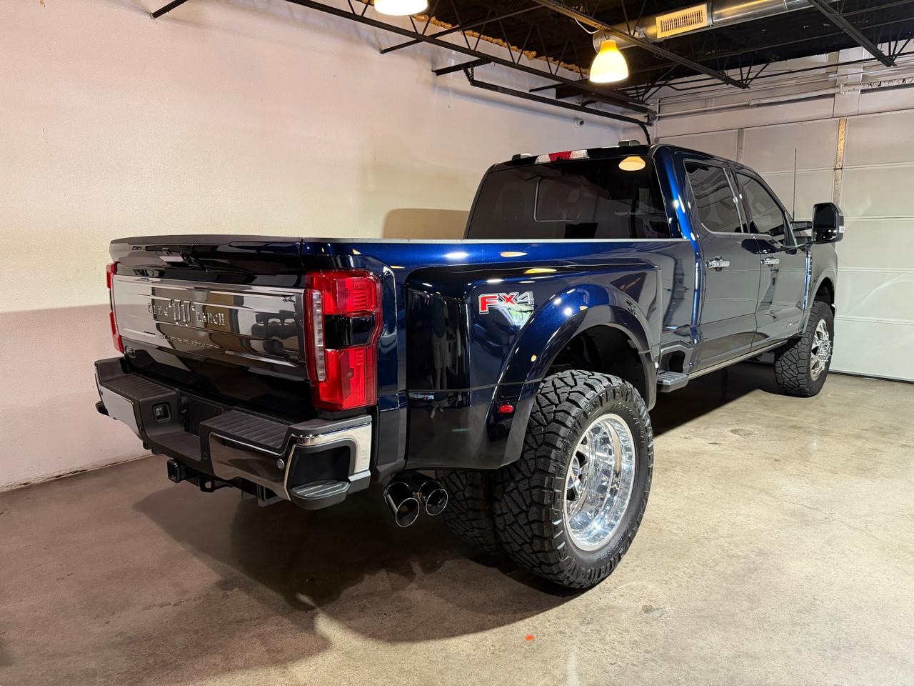 Ford F-350 SD King Ranch Crew Cab Long Bed DRW 4WD 2023