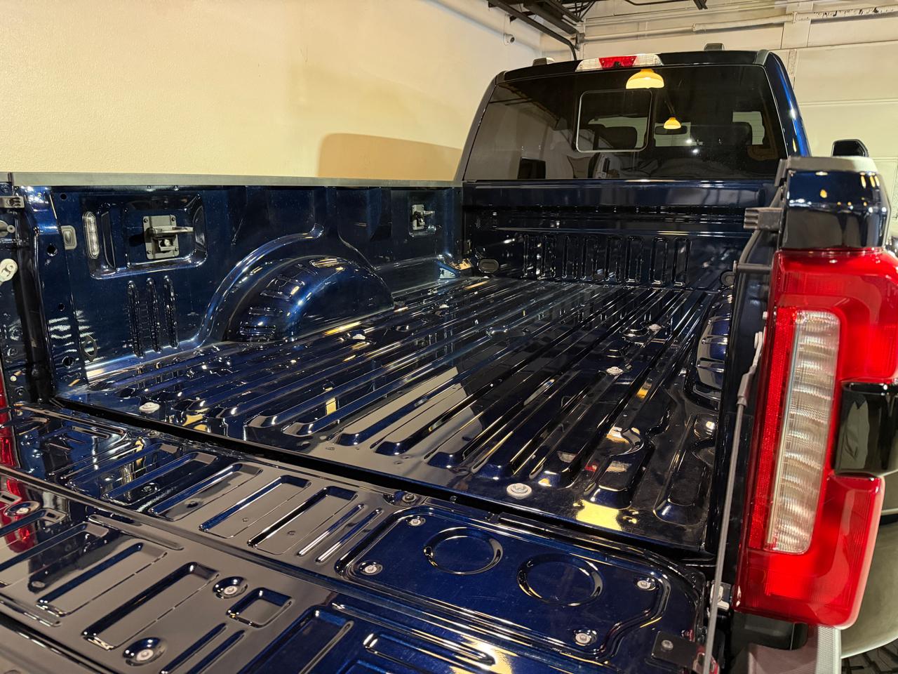 Ford F-350 SD King Ranch Crew Cab Long Bed DRW 4WD 2023