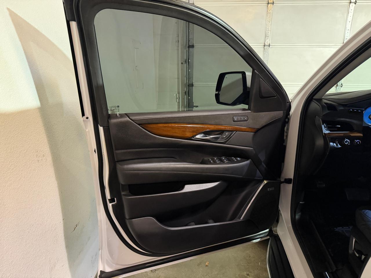 Cadillac Escalade ESV Luxury 4WD 2020