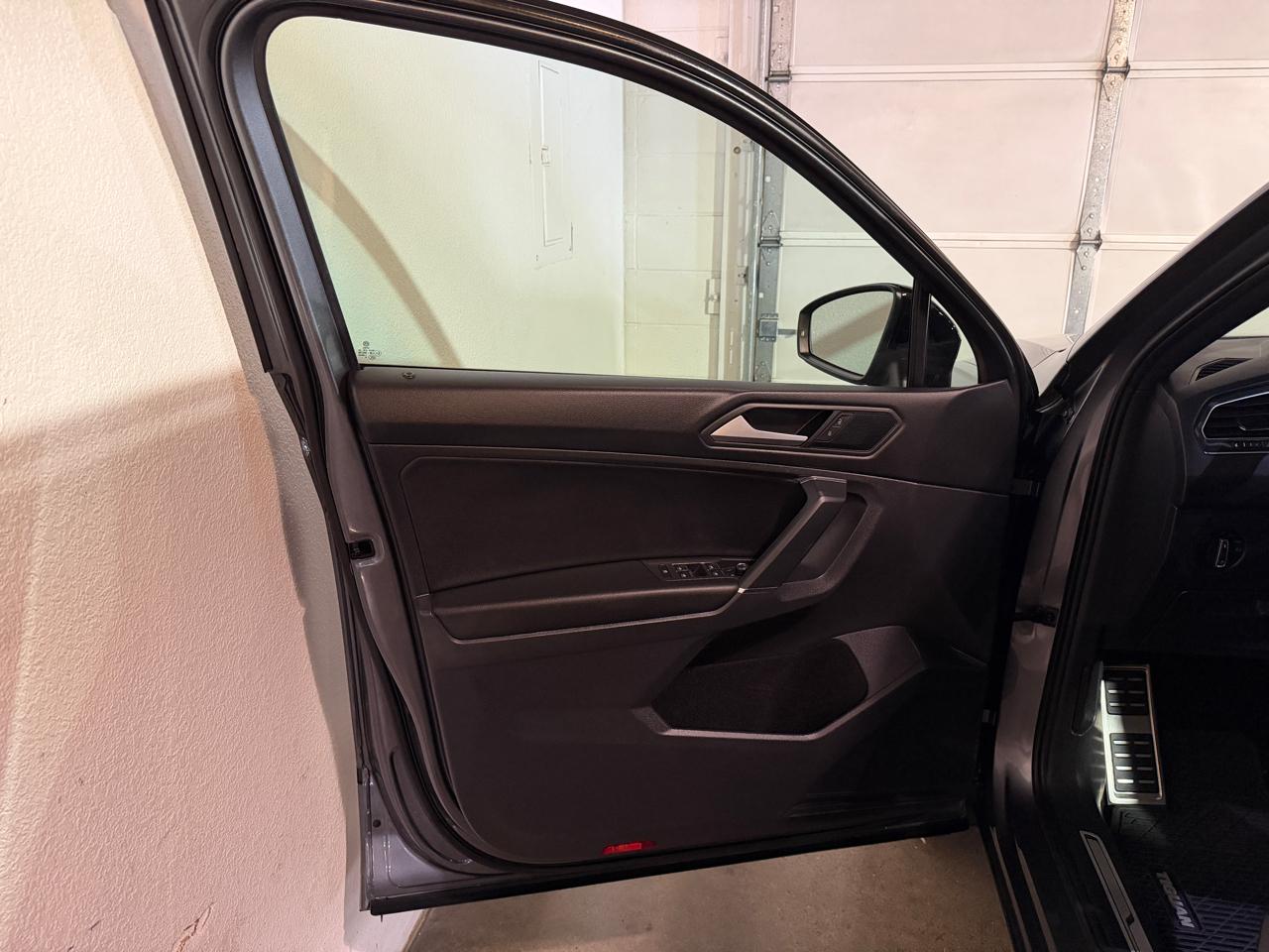 Volkswagen Tiguan SE R-Line Black 4D SUV 4Motion 2020