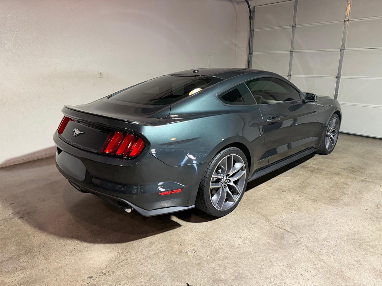 Ford Mustang EcoBoost Coupe 2015