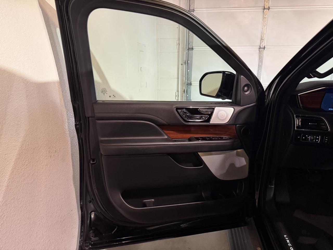 Lincoln Navigator L Reserve 4WD 2023