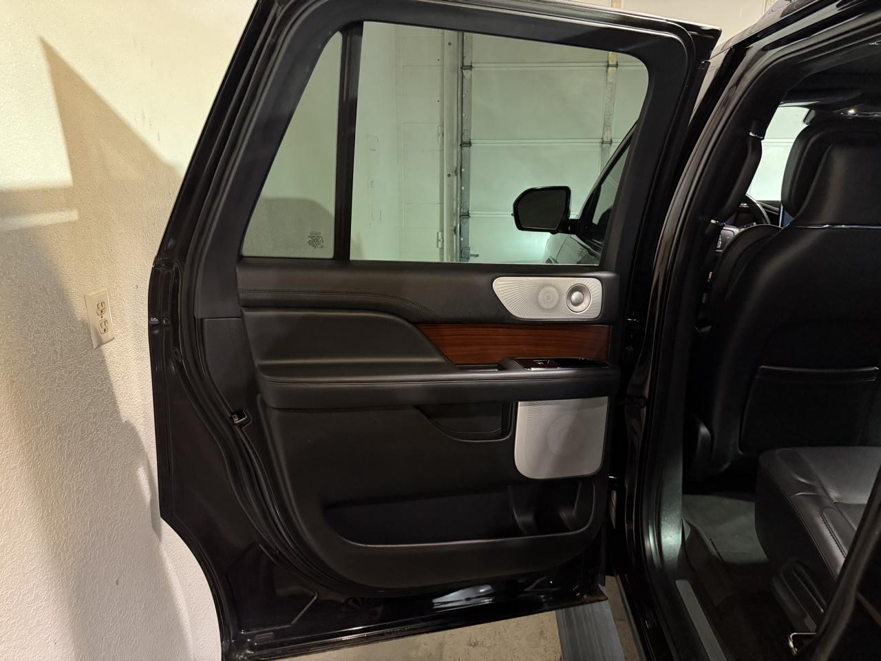 Lincoln Navigator L Reserve 4WD 2023