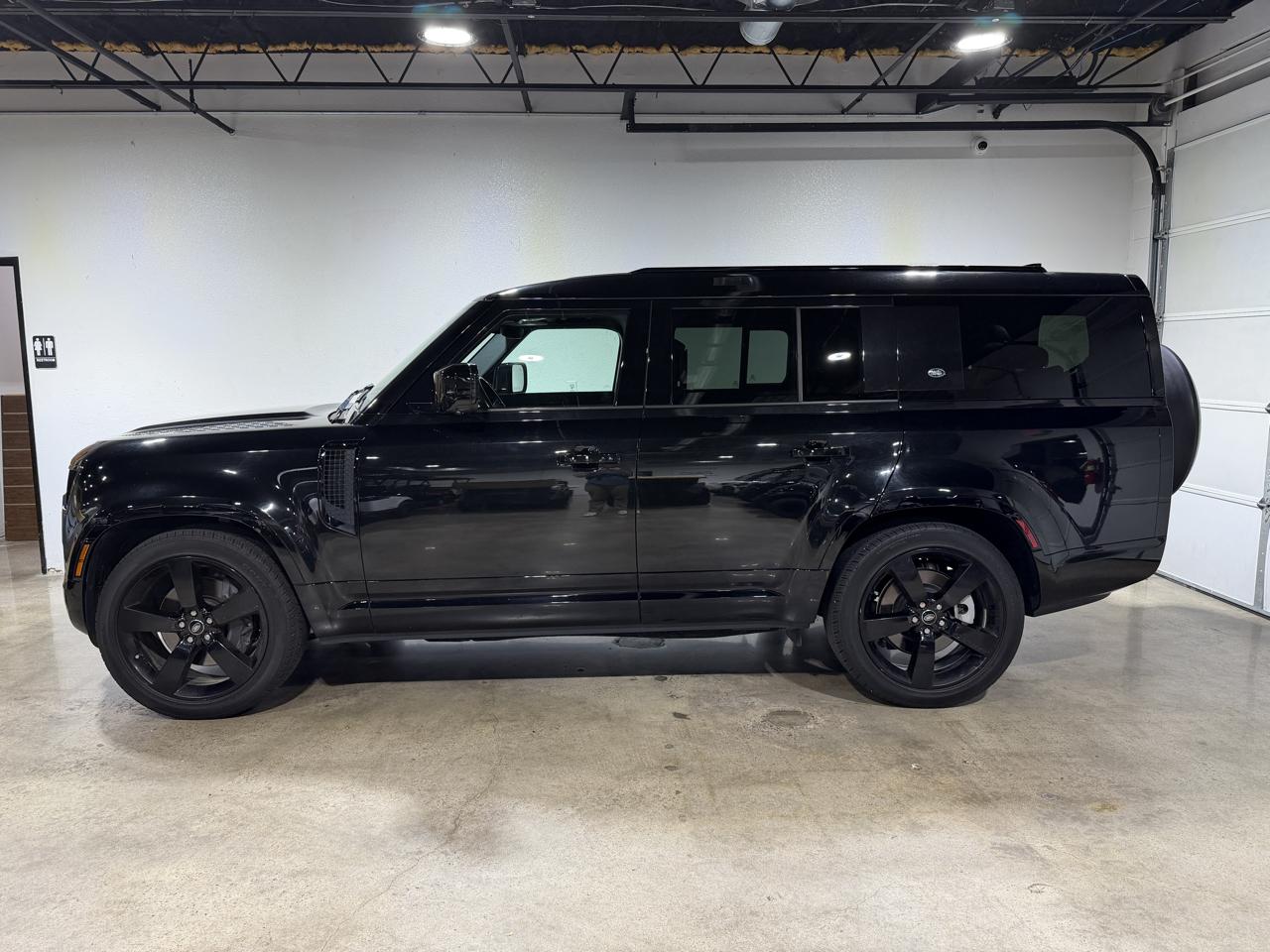 Land Rover Defender 130 X-Dynamic SE 2024