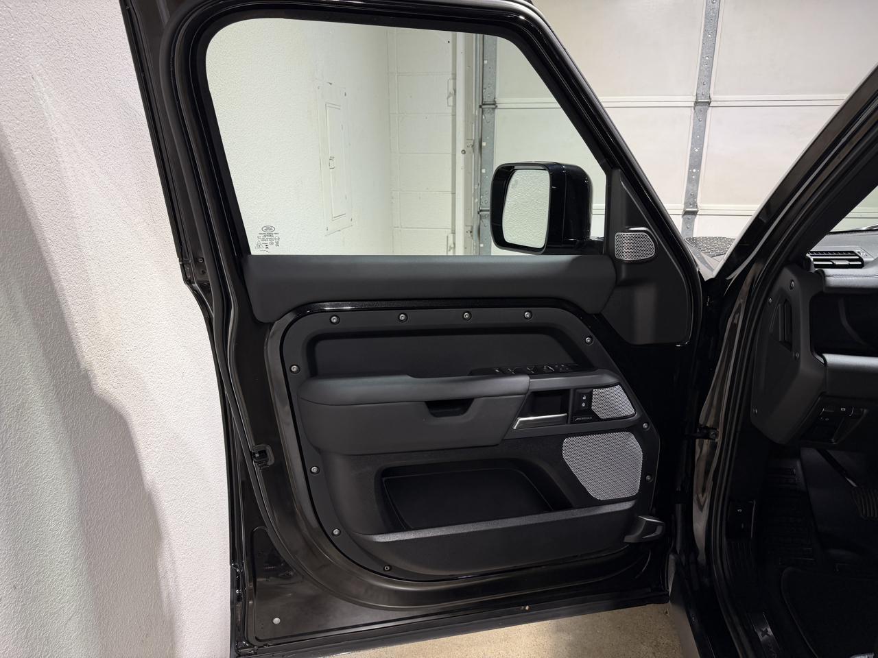 Land Rover Defender 130 X-Dynamic SE 2024