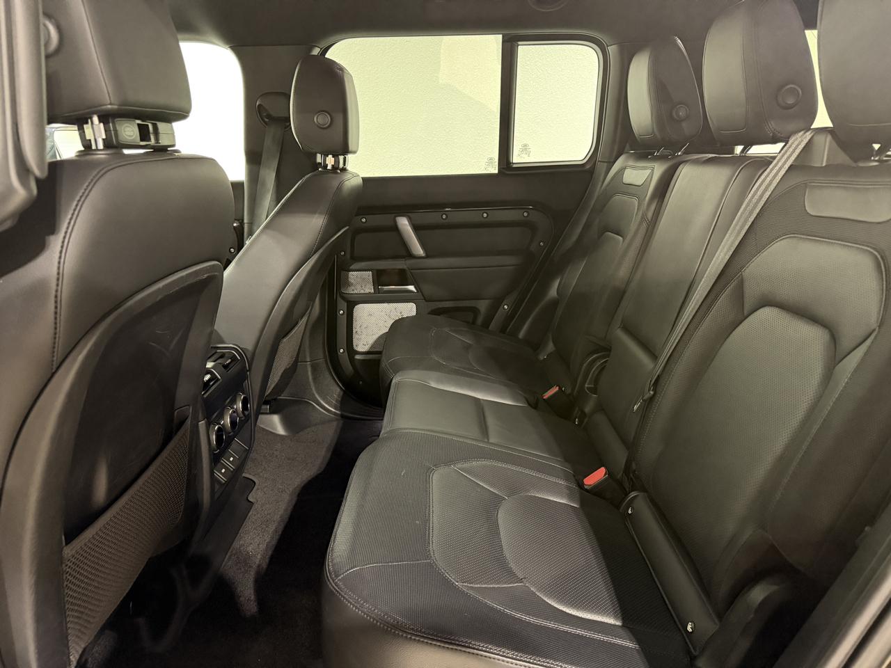 Land Rover Defender 130 X-Dynamic SE 2024