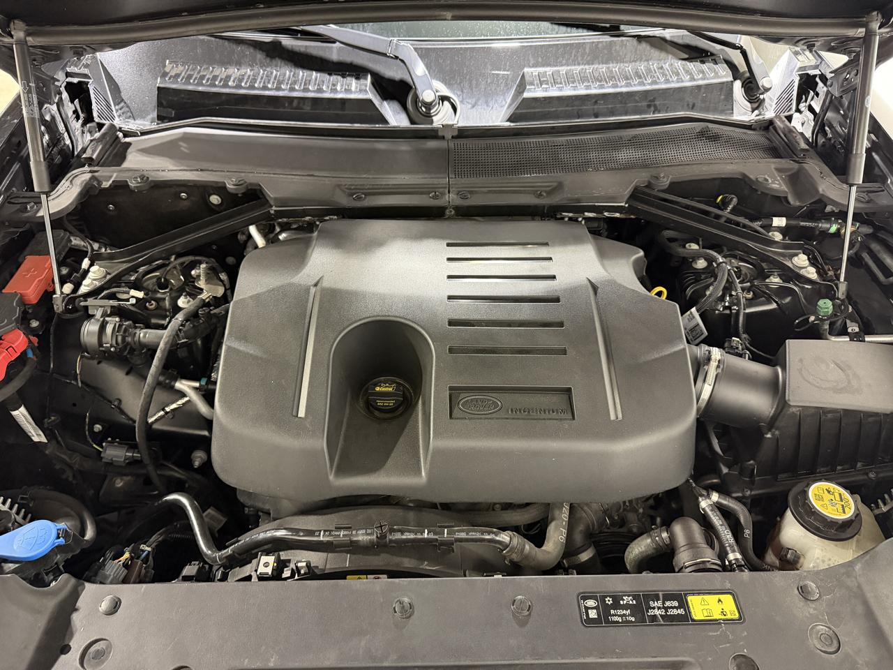 Land Rover Defender 130 X-Dynamic SE 2024