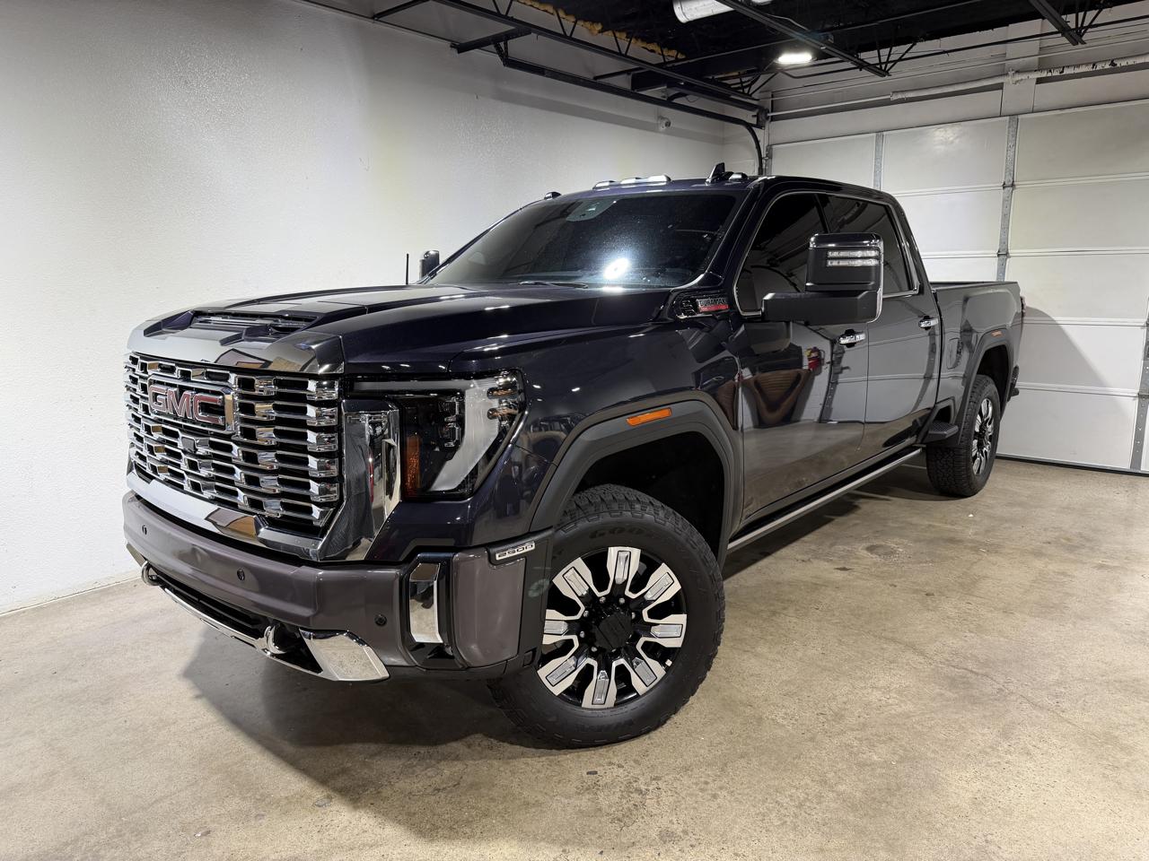 GMC Sierra 2500HD Denali Crew Cab 4WD 2024