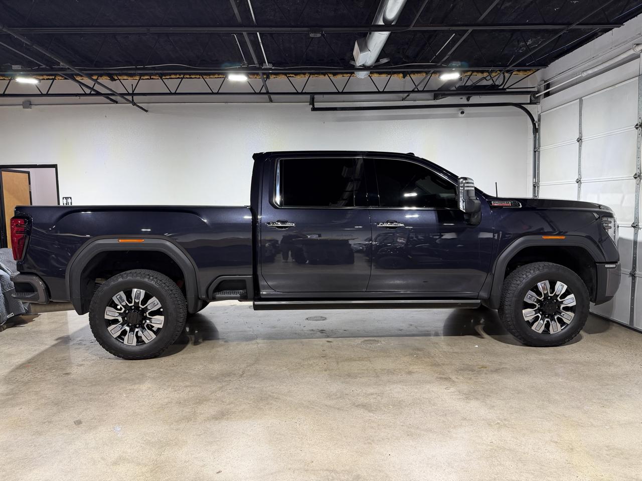 GMC Sierra 2500HD Denali Crew Cab 4WD 2024