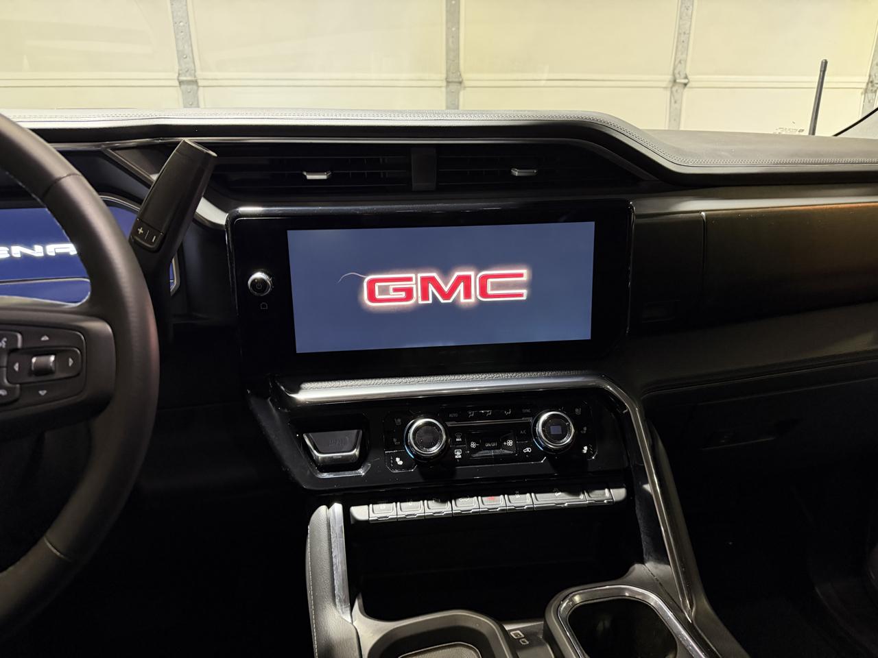 GMC Sierra 2500HD Denali Crew Cab 4WD 2024