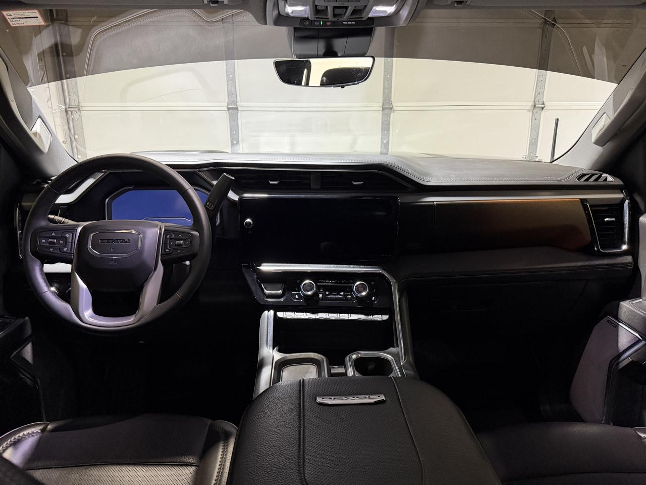 GMC Sierra 2500HD Denali Crew Cab 4WD 2024
