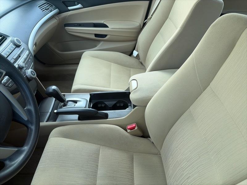 Honda Accord LX sedan AT 2011