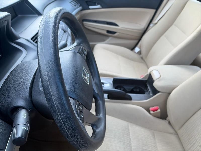 Honda Accord LX sedan AT 2011