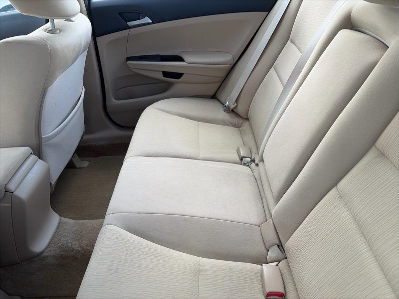 Honda Accord LX sedan AT 2011