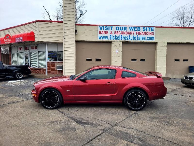 Ford Mustang GT Deluxe Coupe 2005