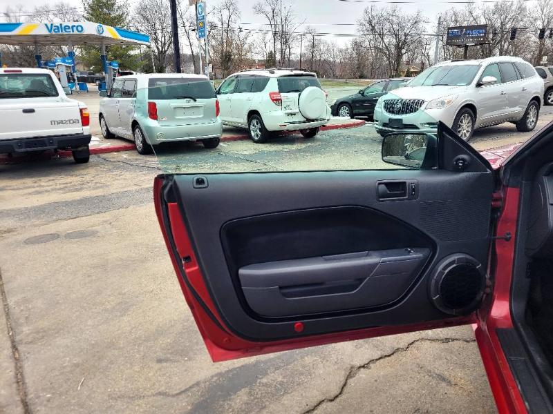 Ford Mustang GT Deluxe Coupe 2005