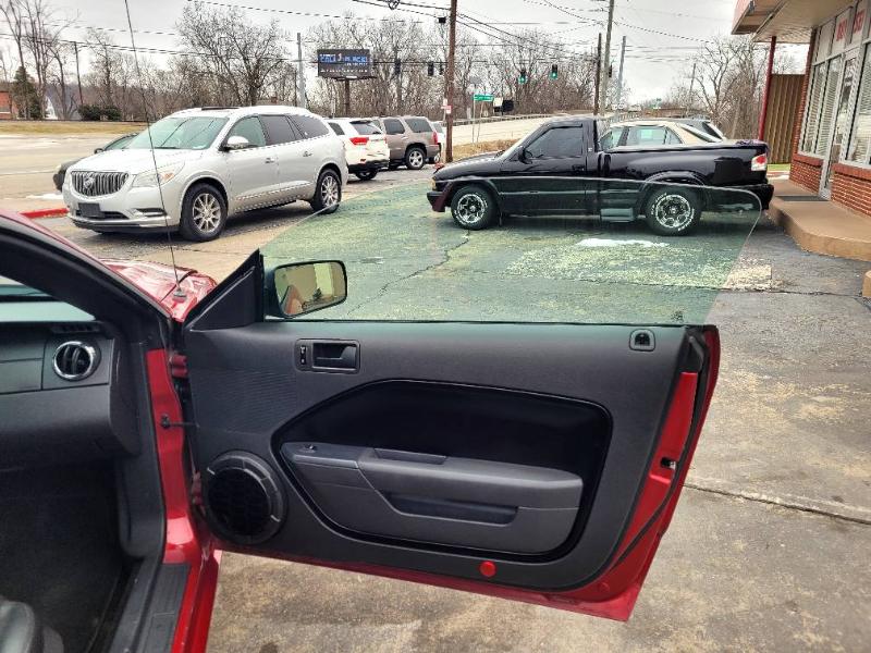 Ford Mustang GT Deluxe Coupe 2005