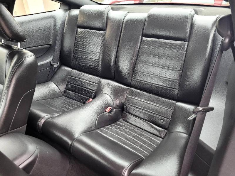 Ford Mustang GT Deluxe Coupe 2005