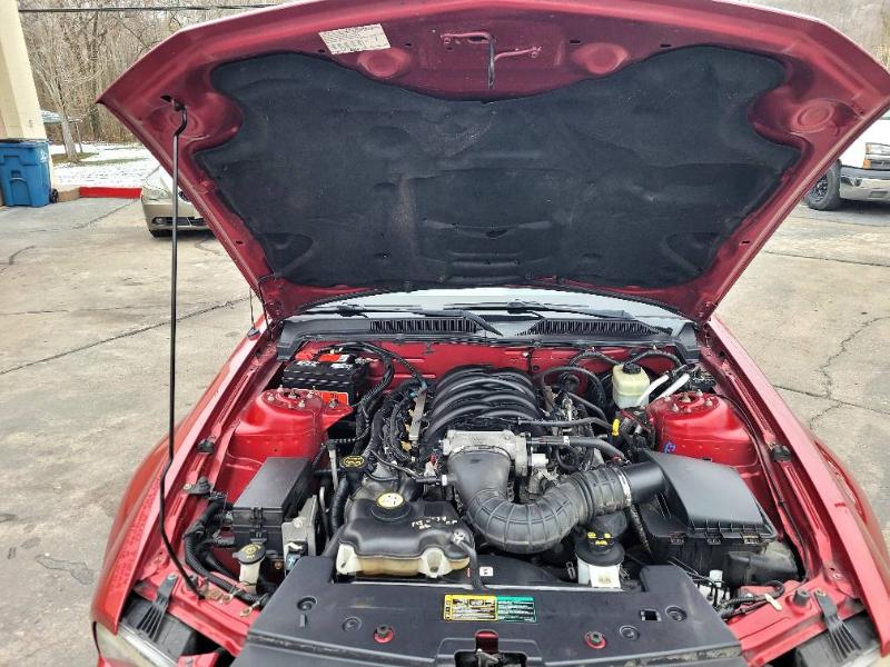 Ford Mustang GT Deluxe Coupe 2005