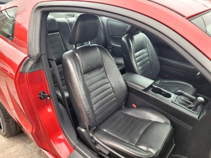 Ford Mustang GT Deluxe Coupe 2005