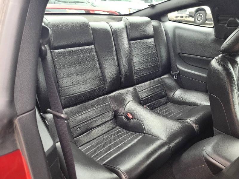 Ford Mustang GT Deluxe Coupe 2005