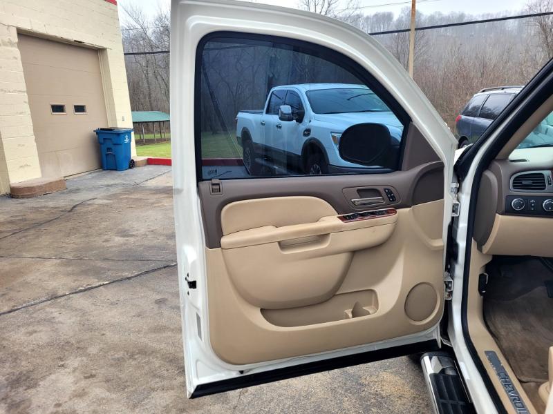 Chevrolet Avalanche LTZ 4WD 2011