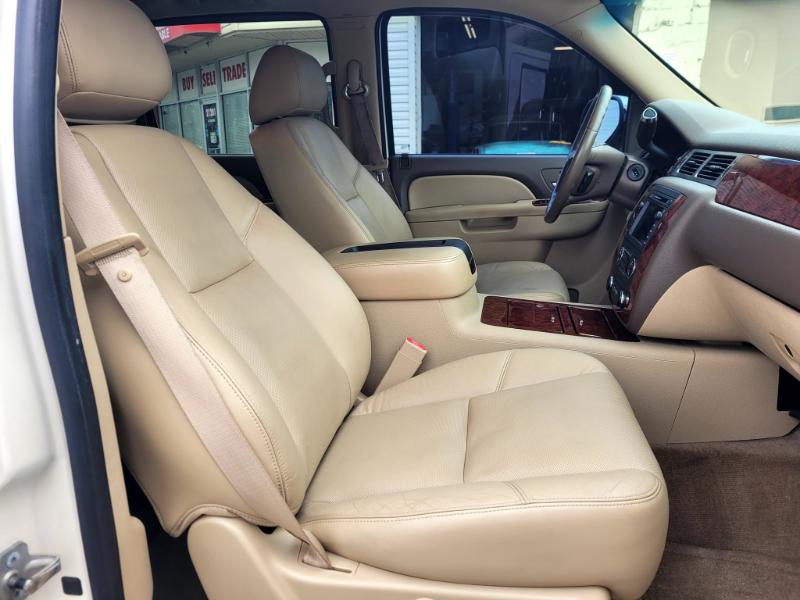 Chevrolet Avalanche LTZ 4WD 2011