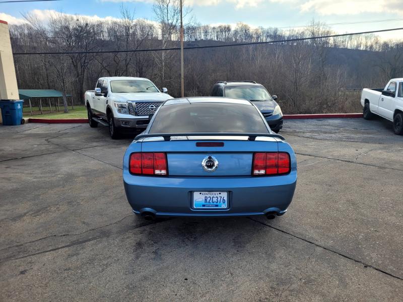 Ford Mustang GT Deluxe Coupe 2006