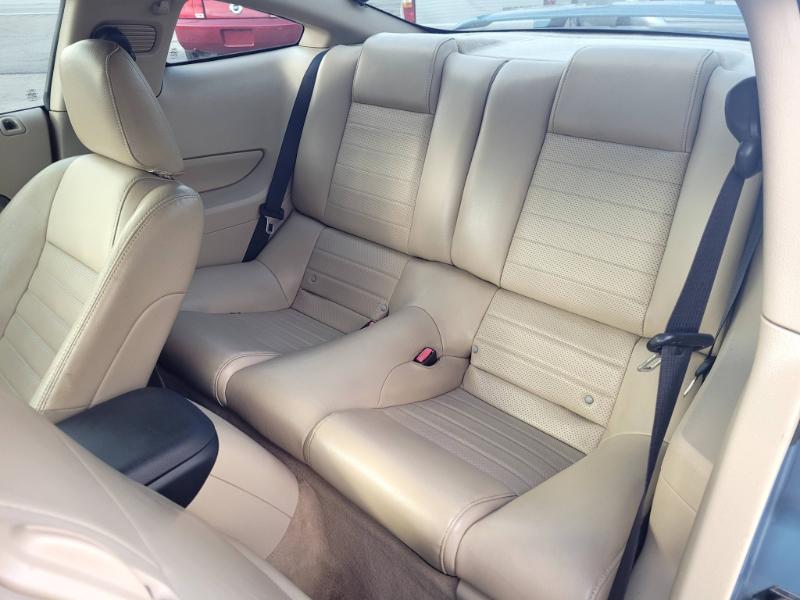 Ford Mustang GT Deluxe Coupe 2006