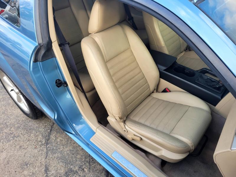 Ford Mustang GT Deluxe Coupe 2006