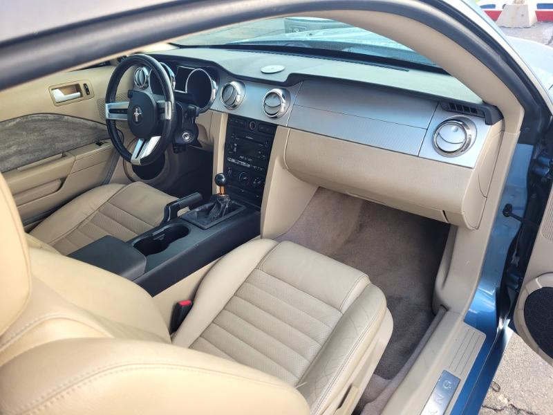 Ford Mustang GT Deluxe Coupe 2006