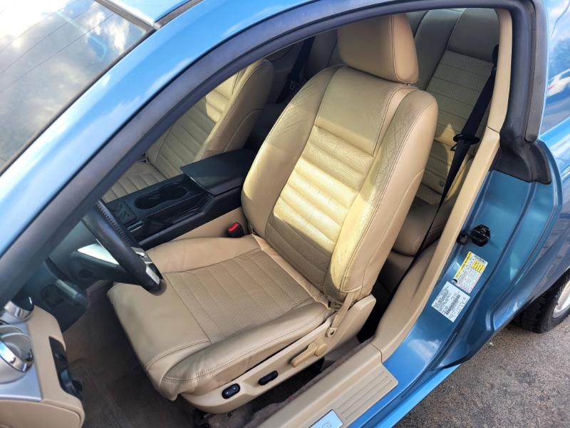 Ford Mustang GT Deluxe Coupe 2006