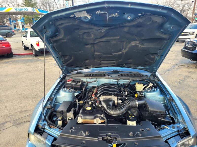 Ford Mustang GT Deluxe Coupe 2006