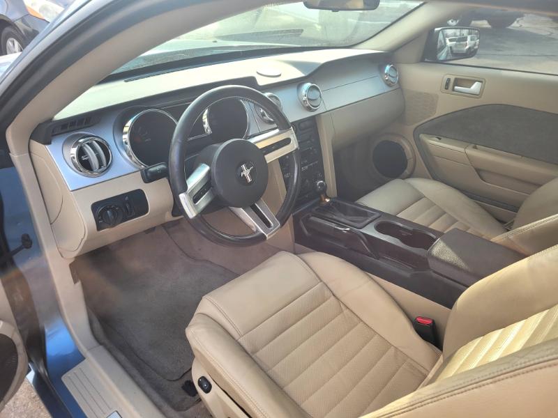 Ford Mustang GT Deluxe Coupe 2006