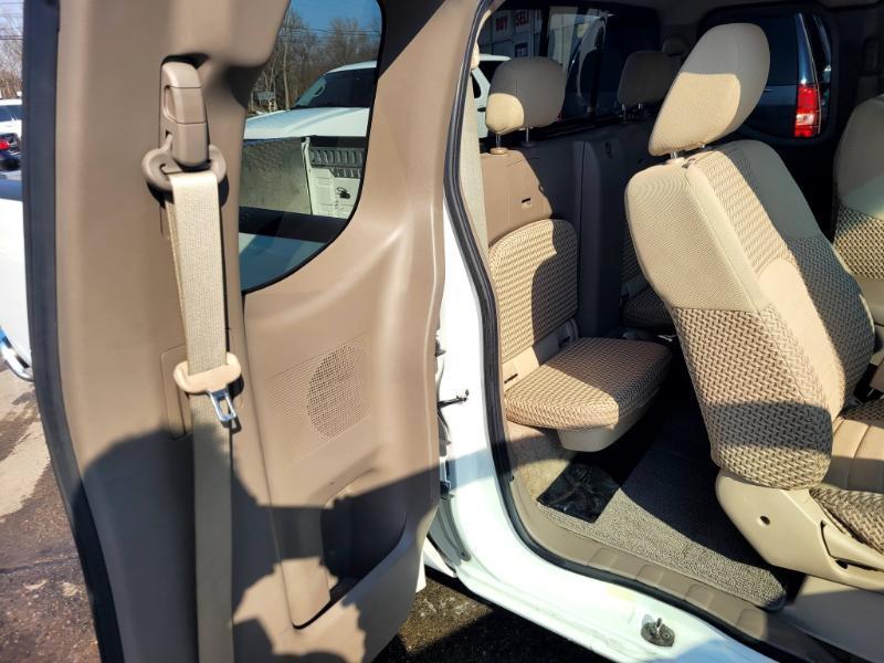 Nissan Frontier SV King Cab I4 5MT 2WD 2017