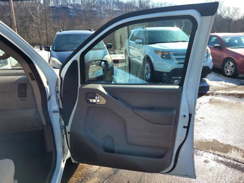 Nissan Frontier SV King Cab I4 5MT 2WD 2017