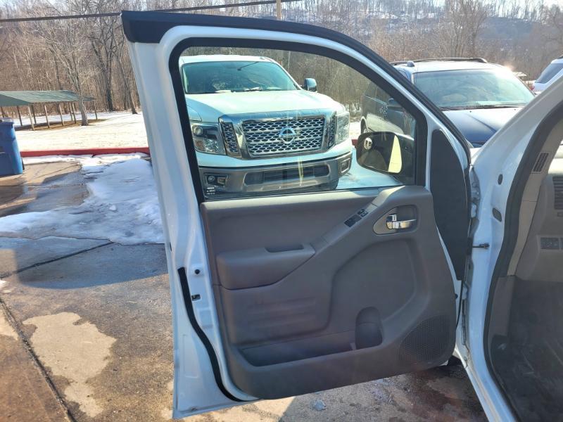 Nissan Frontier SV King Cab I4 5MT 2WD 2017