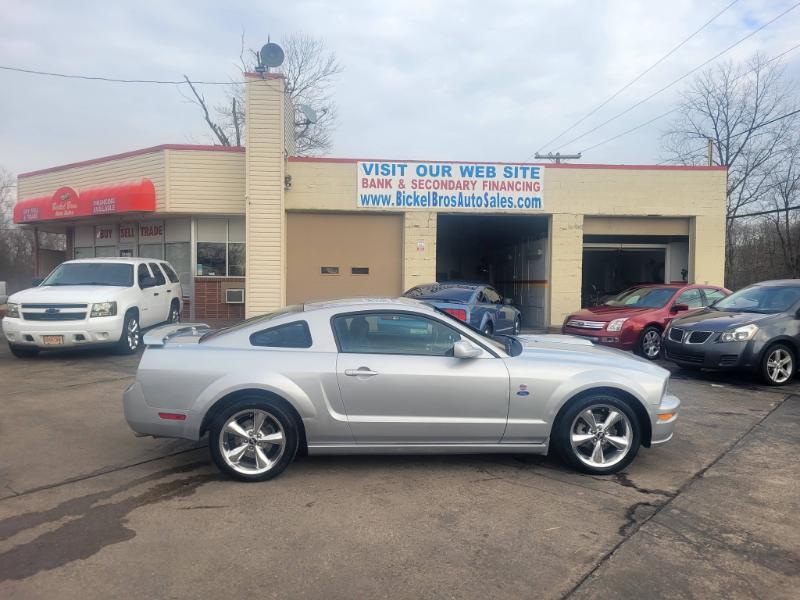 Ford Mustang V6 Deluxe Coupe 2005