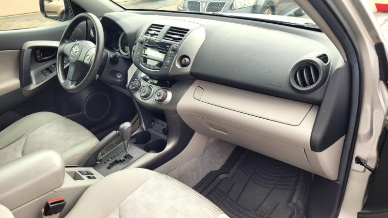 Toyota RAV4 Base I4 4WD 2011