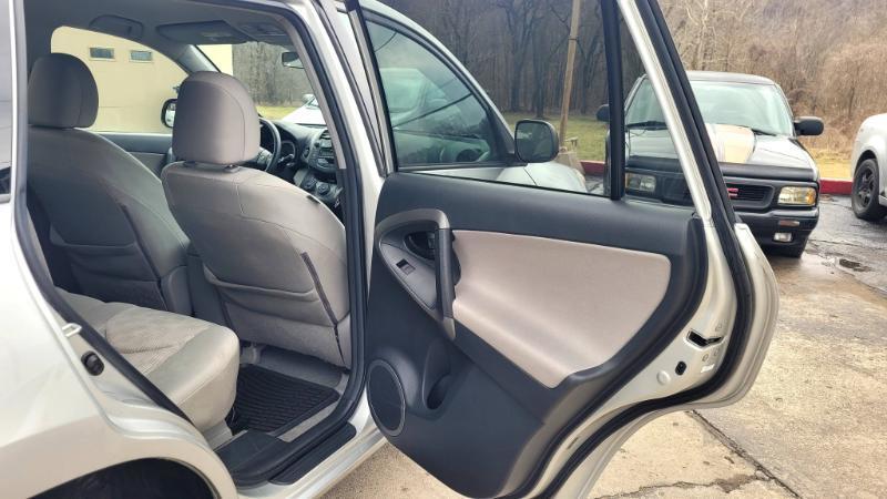 Toyota RAV4 Base I4 4WD 2011