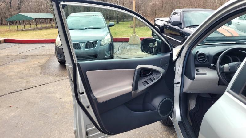 Toyota RAV4 Base I4 4WD 2011